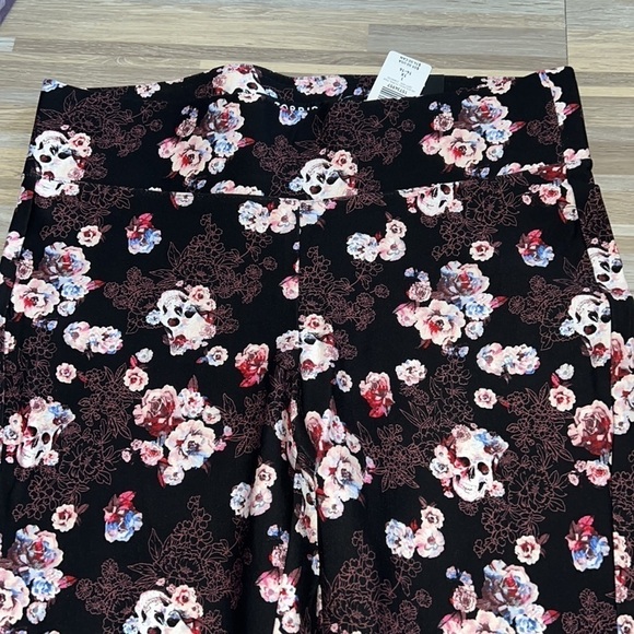 TORRID pixie pant, black floral skull print! - Picture 7 of 7